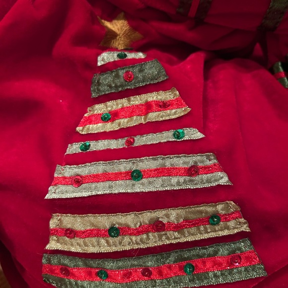 Festive Snowman Holiday Decor in Red and Black - Picture 5 of 6